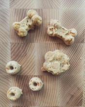 Load image into Gallery viewer, Sit & Stay Barkery - Salmon & Parsley Treats